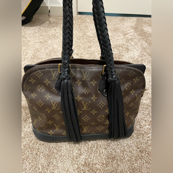 Authentic Louis Vuitton. Refurbished, bought from Vintage Boho Bags. - Picture 9 of 10
